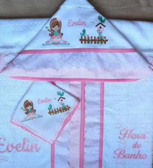 Kit Toalha de Banho com Capuz e Fralda de Boca Princesa