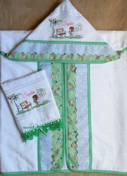Kit Toalha de Banho e Toalha de Mão Menina e Balões