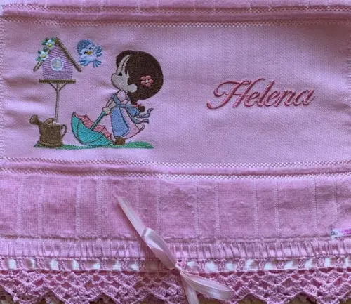 Toalha Bordada Menina E O Guarda Chuva