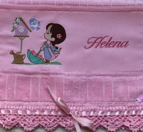Toalha Bordada Menina E O Guarda Chuva