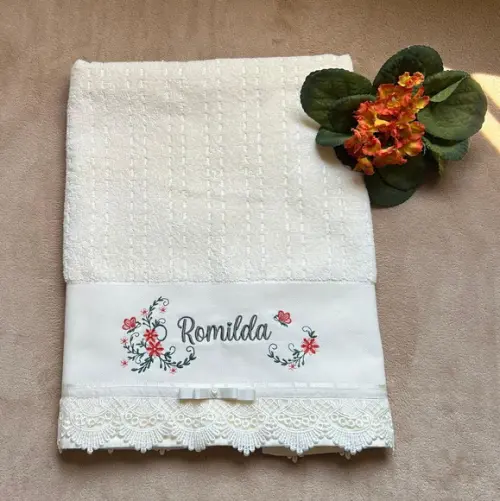 Toalha de Banho Bordada Feminina Floral