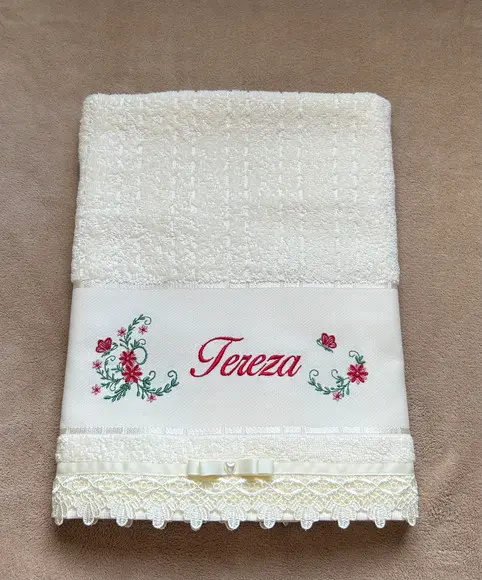 Toalha de Banho Bordada Feminina Floral