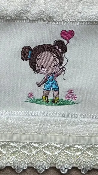Toalha de Banho Bordada Infantil Menina com Balão