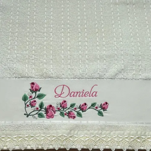 Toalha de Banho Bordada Rosas