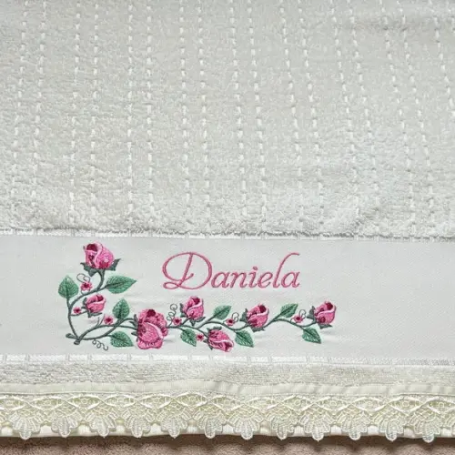 Toalha de Banho Bordada Rosas