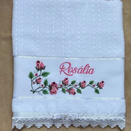 Toalha de Banho Bordada Rosas