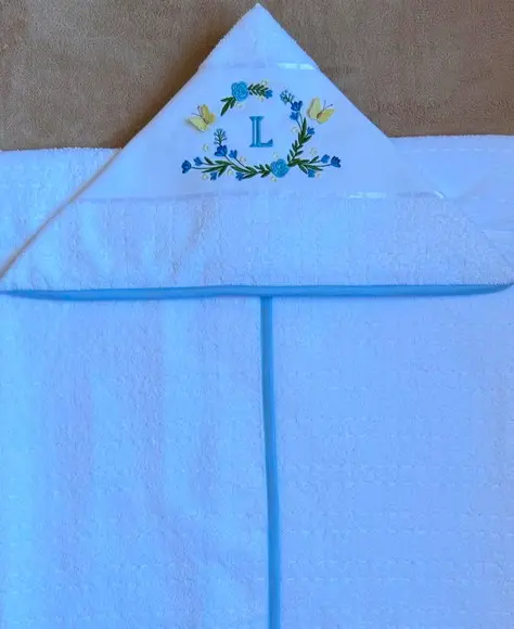 Toalha de Banho com Capuz Bordada Floral