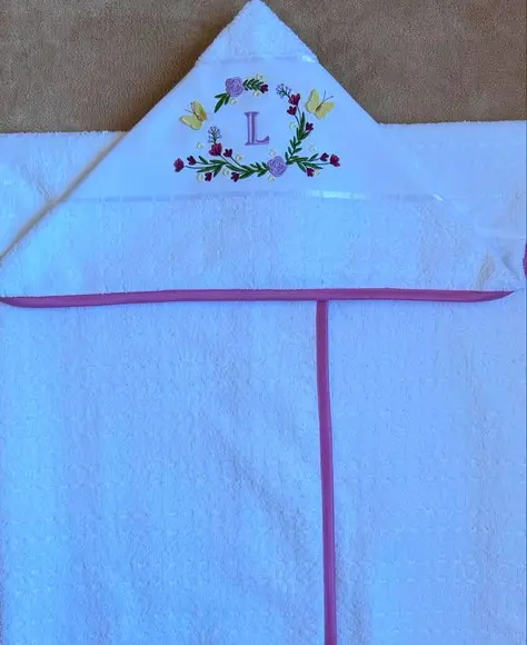 Toalha de Banho com Capuz Bordada Floral