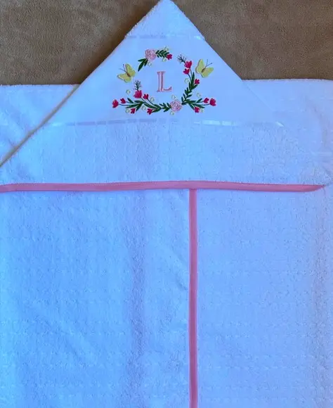 Toalha de Banho com Capuz Bordada Floral