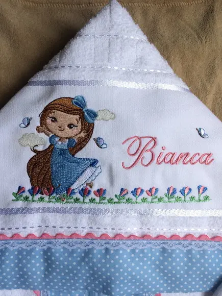 Toalha de Banho com Capuz Bordada Princesa
