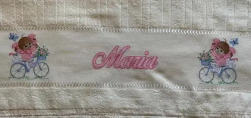 Toalha de Banho Infantil Bordada Menina