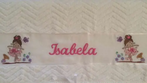 Toalha de Banho Infantil Bordada Menina