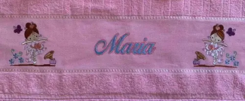 Toalha de Banho Infantil Bordada Menina