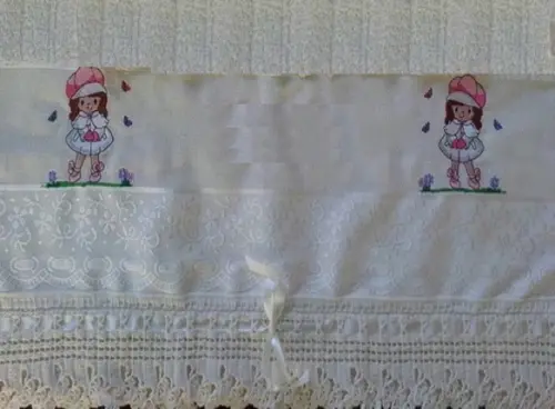 Toalha de Banho Infantil Bordada Menina