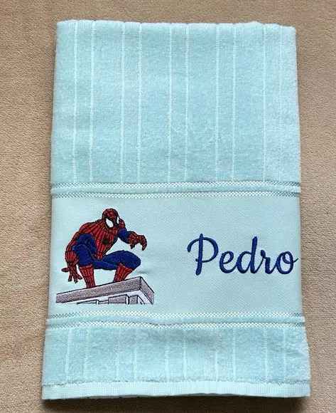 Toalha de Banho Infantil Bordada Menino