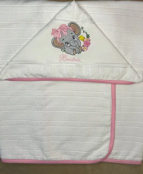 Toalha de Banho Infantil com Capuz Bordada Elefantinha