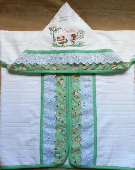 Toalha de Banho Infantil com Capuz Menina com Balões