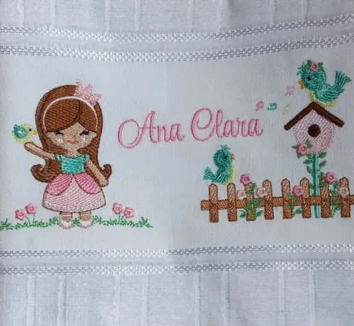 Toalha de Banho Infantil Princesa e Passarinhos