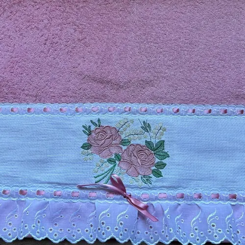 Toalha de Rosto Bordada Rosas