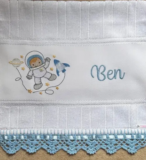 Toalhinha Bordada Astronauta