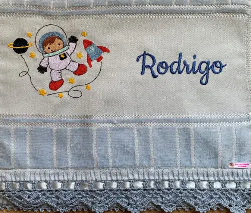 Toalhinha Bordada Astronauta