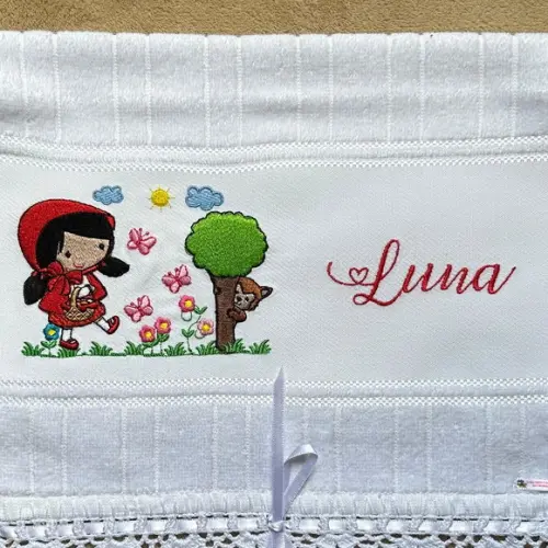 Toalhinha Bordada Chapeuzinho Vermelho
