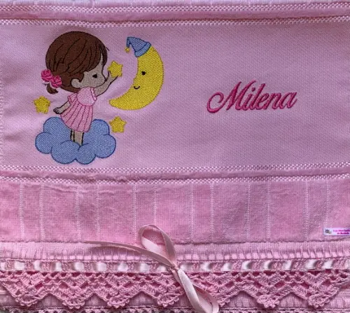 Toalhinha Bordada Menina E A Lua
