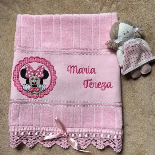 Toalhinha Bordada Minnie Rosa