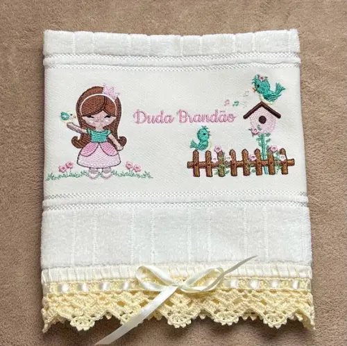 Toalhinha Bordada Princesinha