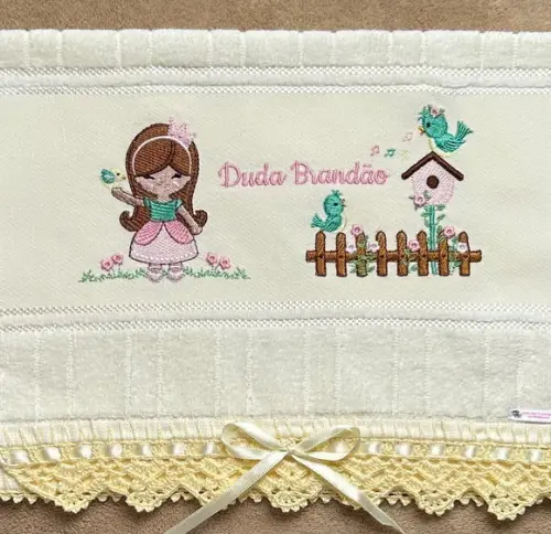 Toalhinha Bordada Princesinha