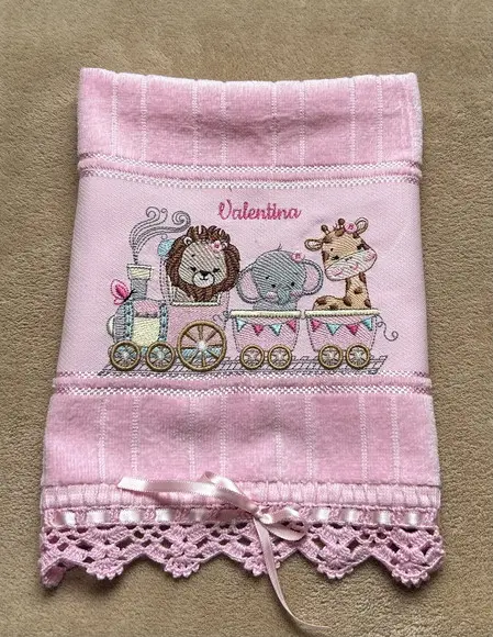 Toalhinha Bordada Safari no Trem para Menina