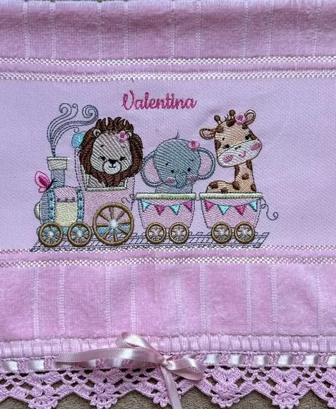 Toalhinha Bordada Safari no Trem para Menina