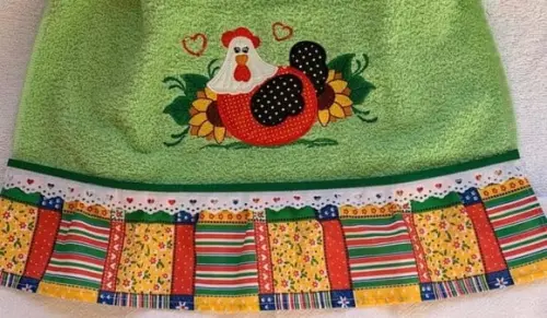 Bate Mão Bordado Galinha Verde