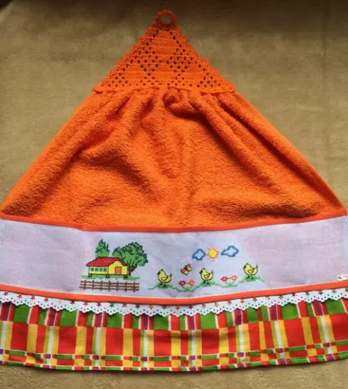 Bate Mão Bordado Pintinhos Laranja