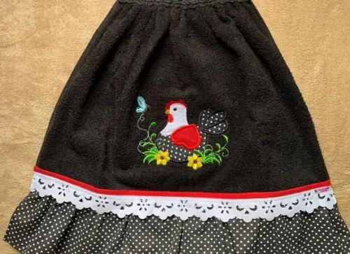 Bate Mão Bordado Preto Galinha