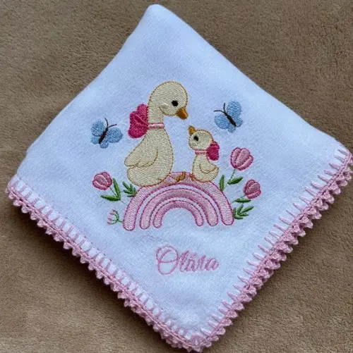 Fralda de Passeio Bordada Patinha