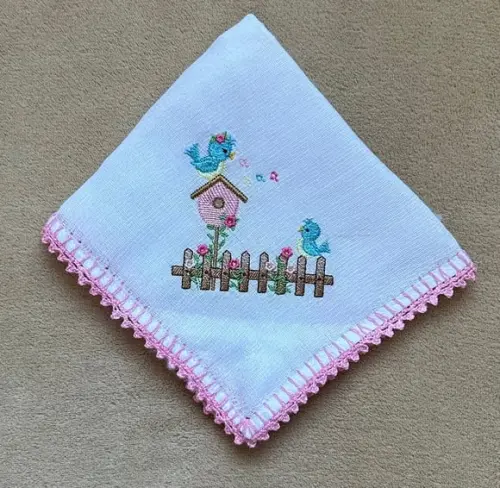 Fralda de Passeio Bordada Passarinhos
