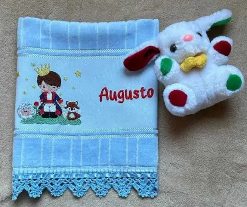 Kit Babador e Toalhinha Bordados Pequeno Príncipe