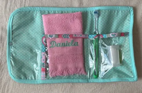 Kit de Higiene Bucal Corações Rosa