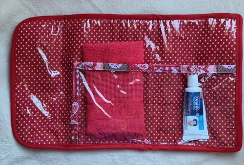 Kit de Higiene Bucal Corações Vermelhos