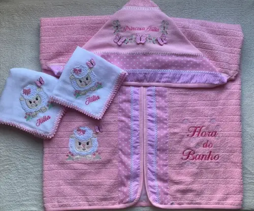 Kit Enxoval Bebê Bordado Toalha e Fraldas
