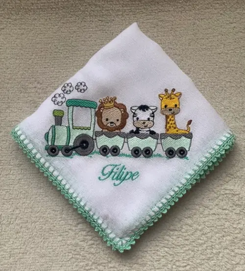 Kit Enxoval Bebê Personalizado Toalha e Fraldas
