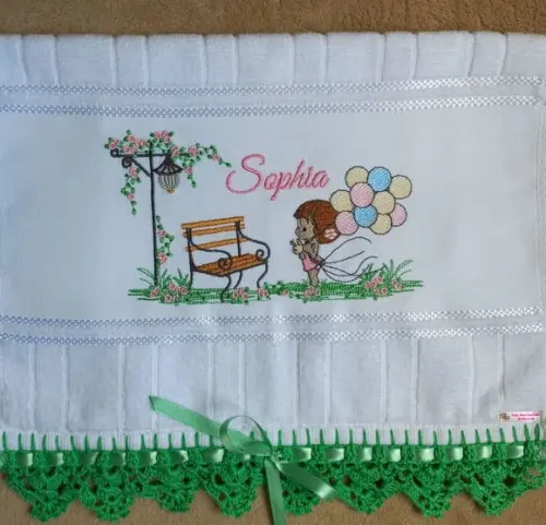 Kit Enxoval Bebê Toalha e Fraldas Menina e Balões