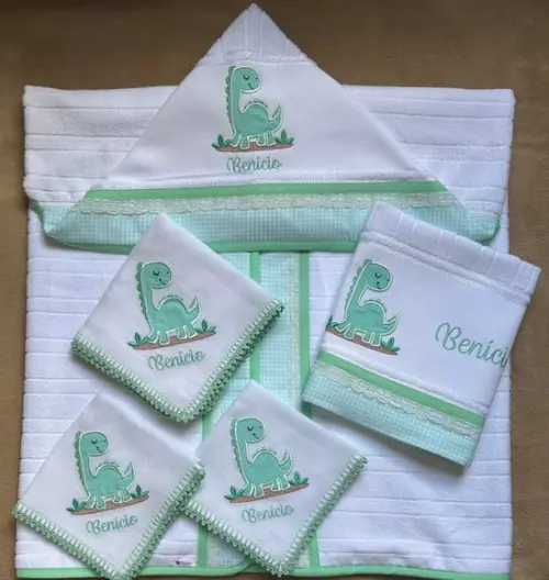 Kit Enxoval para Bebê Toalhas e Fraldas Dinossauro
