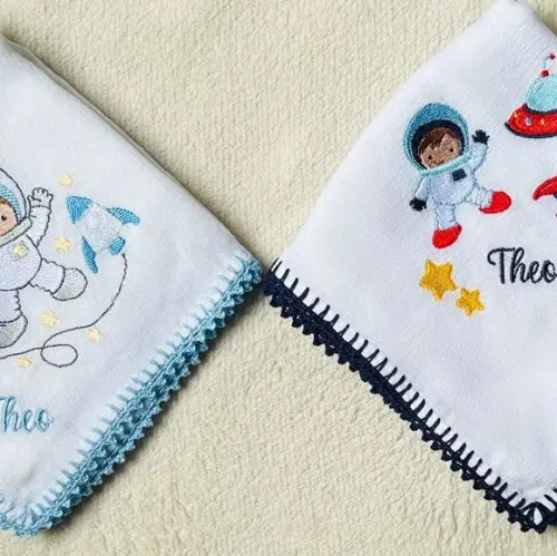 Kit Fraldas de Passeio Bordadas Astronautas