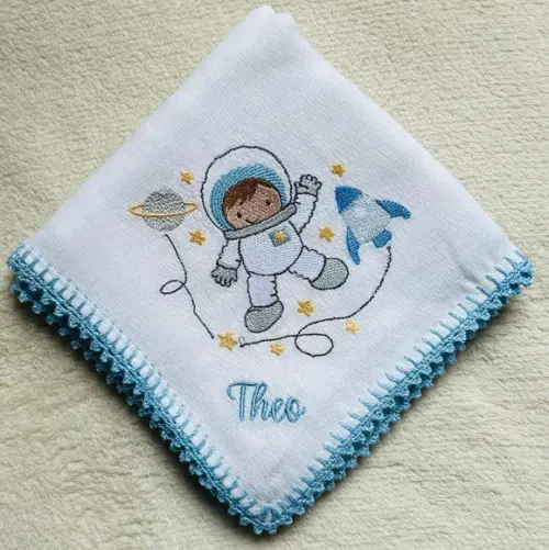 Kit Fraldas de Passeio Bordadas Astronautas