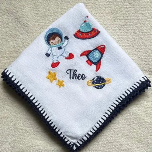Kit Fraldas de Passeio Bordadas Astronautas