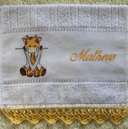 Kit para Bebê Personalizado Bordado Girafinha