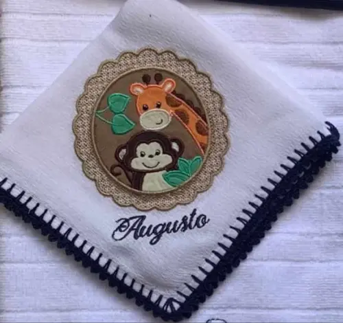 Kit para Bebê Personalizado Bordado Toalha e Fralda de Boca