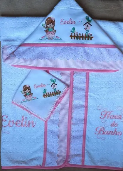 Kit Toalha de Banho com Capuz e Fralda de Boca Princesa